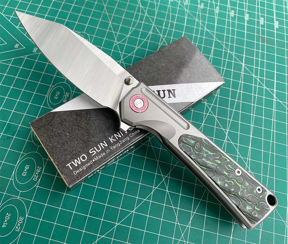TWOSUN FOLDING KNIFE COLOR CARBON FIBER/TITANIUM HANDLE M390 EDGE TS510 SAND