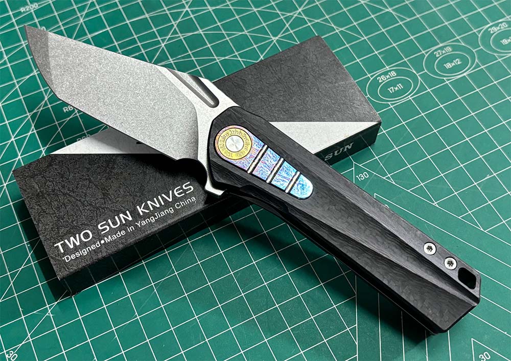 TWOSUN FOLDING KNIFE TITANIUM/CARBON FIBER HANDLE K110 PLAIN EDGE TS523-K110 David Chen Design