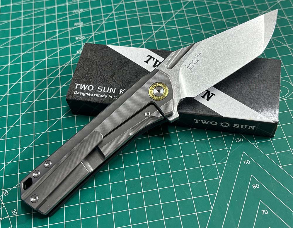 TWOSUN FOLDING KNIFE TITANIUM/CARBON FIBER HANDLE K110 PLAIN EDGE TS523-K110 David Chen Design