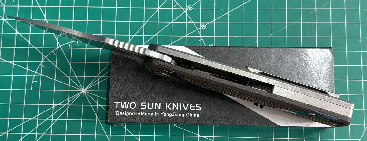 TWOSUN FOLDING KNIFE CARBON FIBER TITANIUM HANDLE M390 EDGE TS513-CF-GOLD