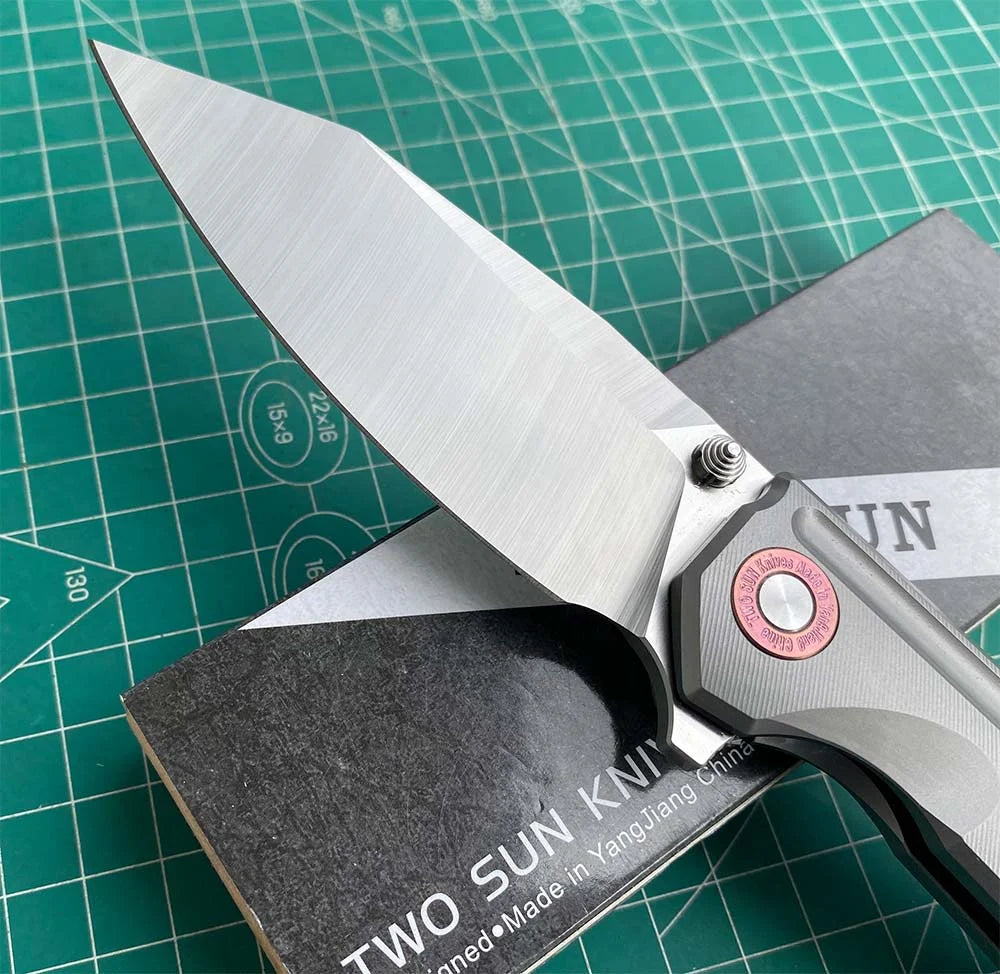 TWOSUN FOLDING KNIFE COLOR CARBON FIBER/TITANIUM HANDLE M390 EDGE TS510 SAND