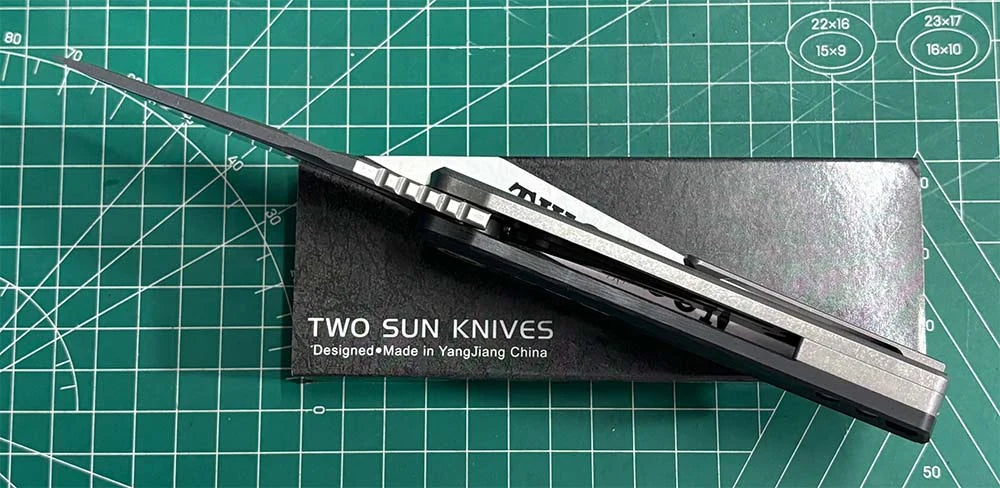 TWOSUN FOLDING KNIFE TITANIUM/CARBON FIBER HANDLE K110 PLAIN EDGE TS523-K110 David Chen Design