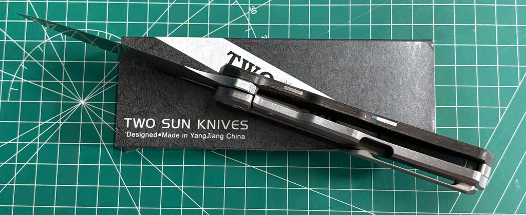 TWOSUN FOLDING KNIFE CARBON FIBER TITANIUM HANDLE M390 EDGE TS513-CF-GOLD