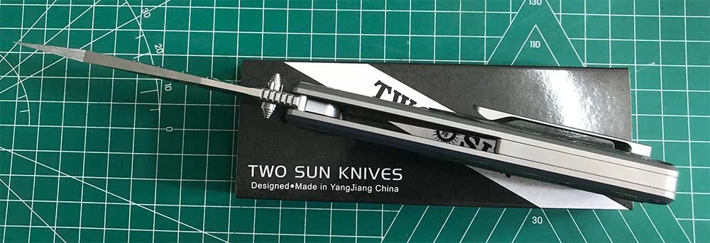 TWOSUN FOLDING KNIFE COLOR CARBON FIBER/TITANIUM HANDLE M390 EDGE TS510 SAND