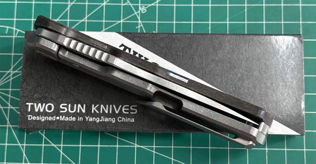 TWOSUN FOLDING KNIFE CARBON FIBER TITANIUM HANDLE M390 EDGE TS513-CF-GOLD