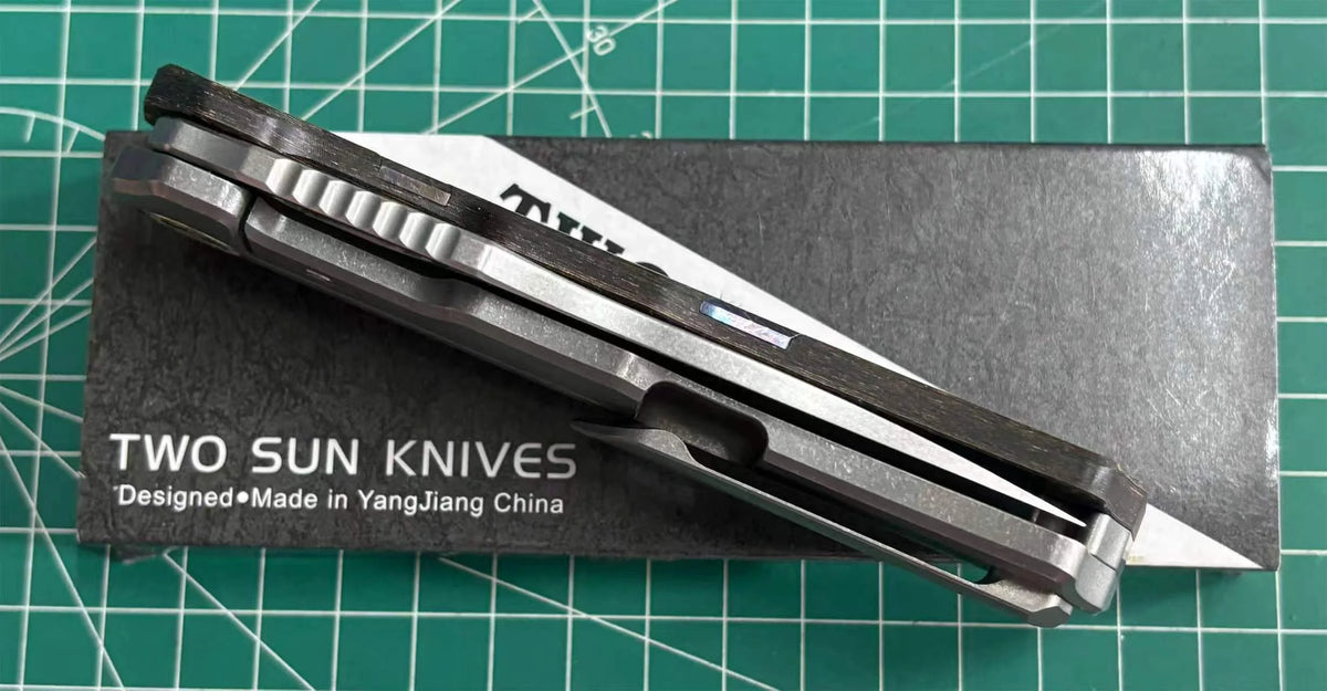 TWOSUN FOLDING KNIFE CARBON FIBER TITANIUM HANDLE M390 EDGE TS513-CF-GOLD