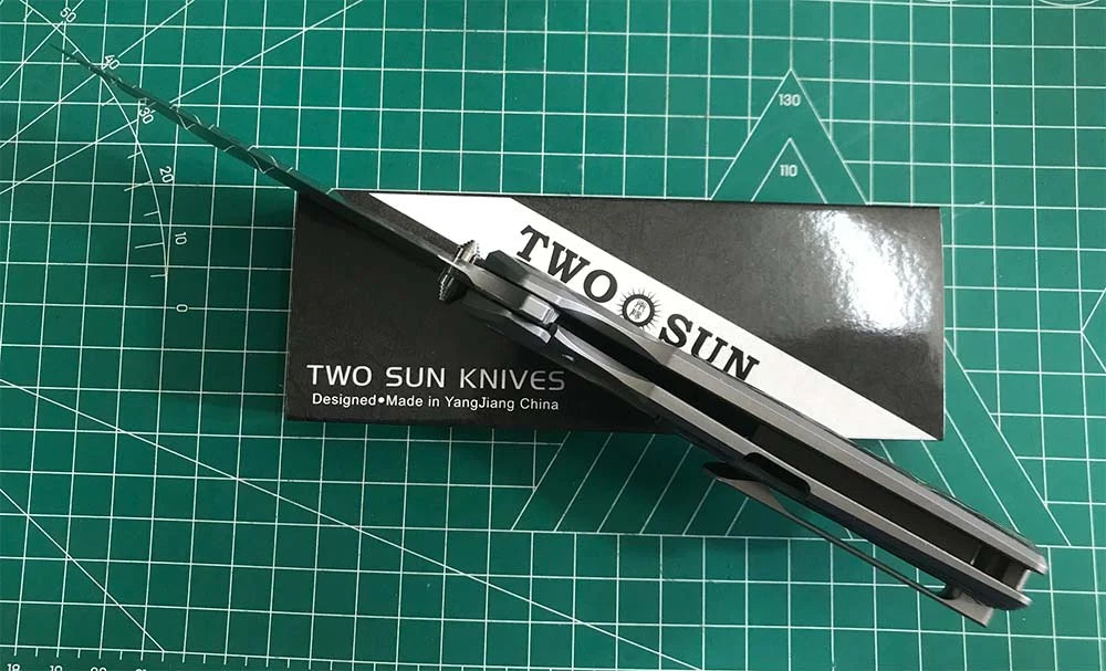 TWOSUN FOLDING KNIFE COLOR CARBON FIBER/TITANIUM HANDLE M390 EDGE TS510 SAND