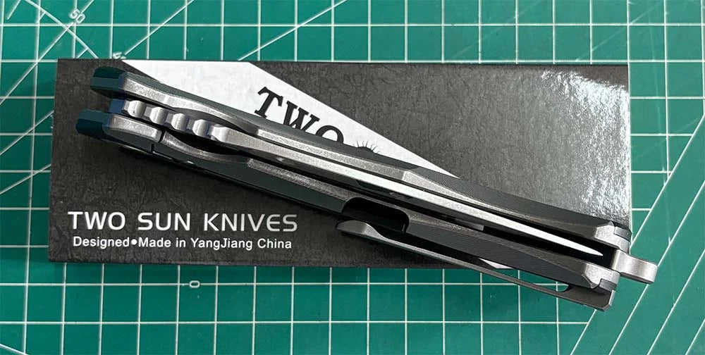 TwoSun Folding 14C28N Blade Titanium/CARBON FIBER Handle Pocket Knife TS528-14C28N-CF