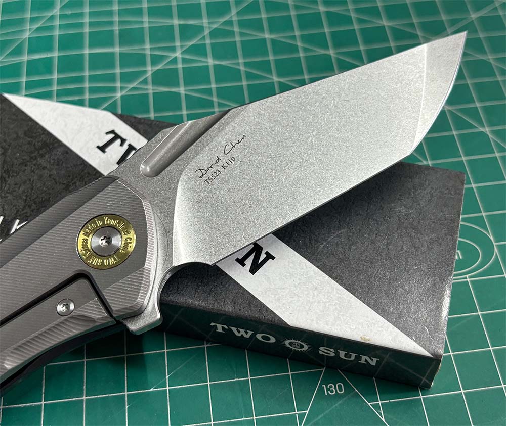 TWOSUN FOLDING KNIFE TITANIUM/CARBON FIBER HANDLE K110 PLAIN EDGE TS523-K110 David Chen Design