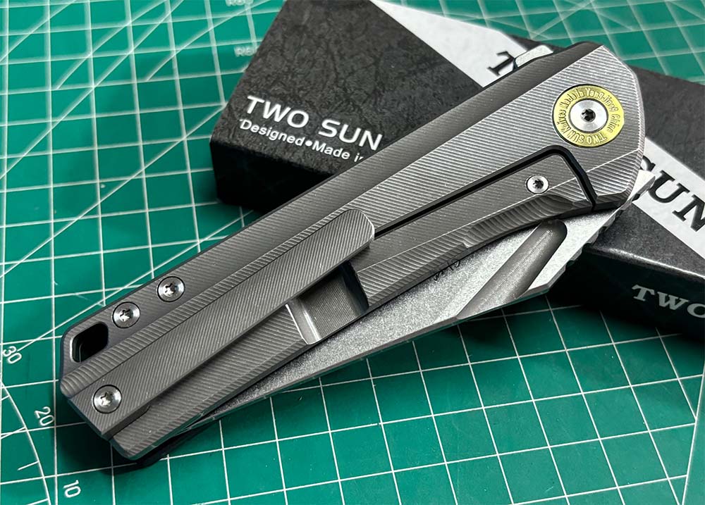 TWOSUN FOLDING KNIFE TITANIUM/CARBON FIBER HANDLE K110 PLAIN EDGE TS523-K110 David Chen Design