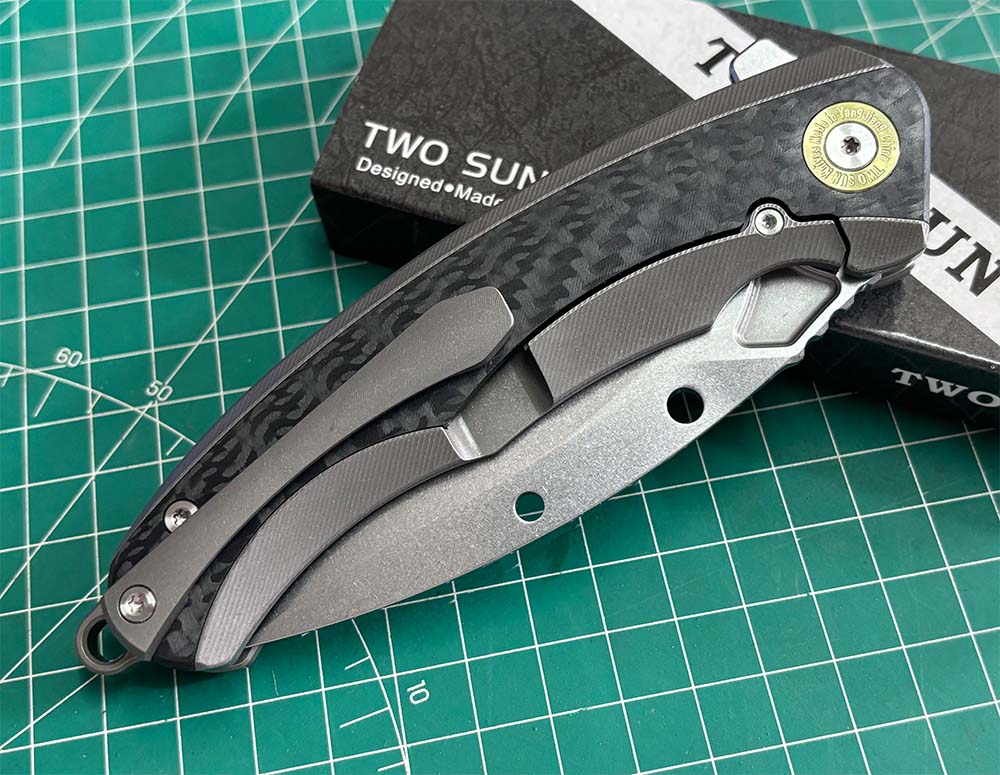 TwoSun Folding 14C28N Blade Titanium/CARBON FIBER Handle Pocket Knife TS528-14C28N-CF
